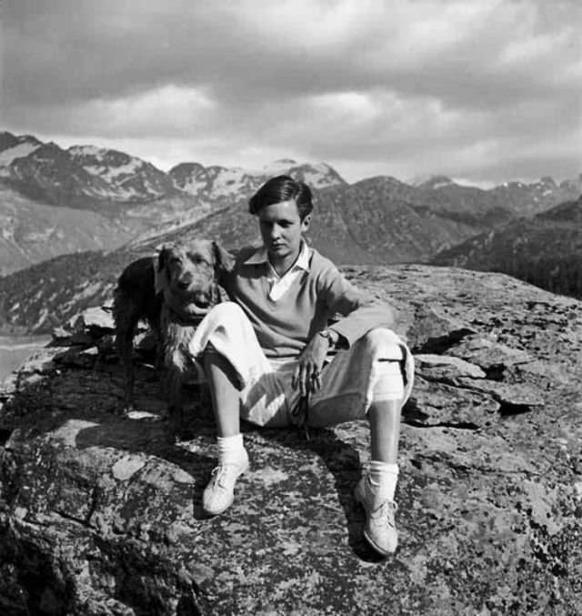 Annemarie Schwarzenbach with her dog, 1932