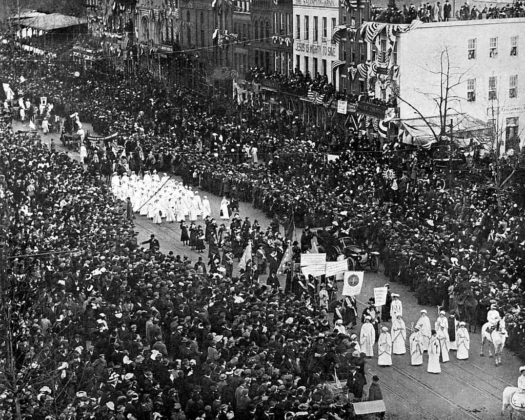 Suffragettes parading in the streets of Washington, 1913