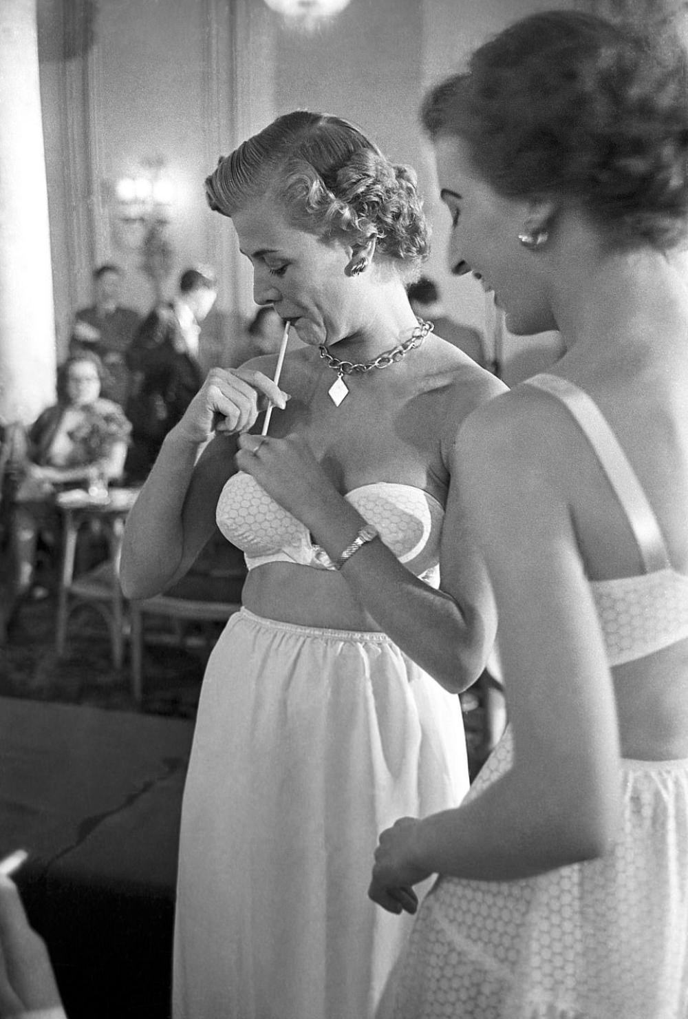 Models demonstrating how to inflate the bras.