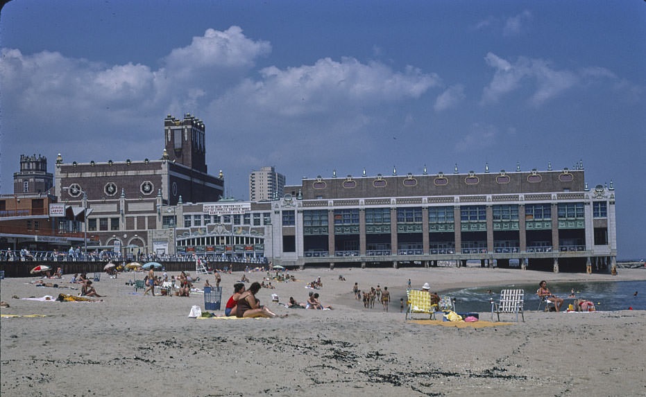 Stunning Color Photos of Asbury Park, NJ in 1978
