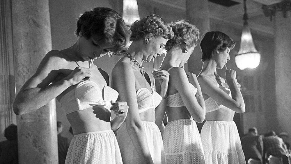 Women Flaunting the Inflatable Bras to Look Like Marilyn Monroe in 1952