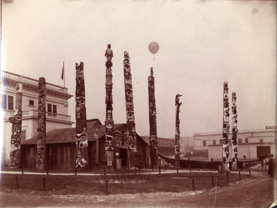 Alaska House and Totems, 1908