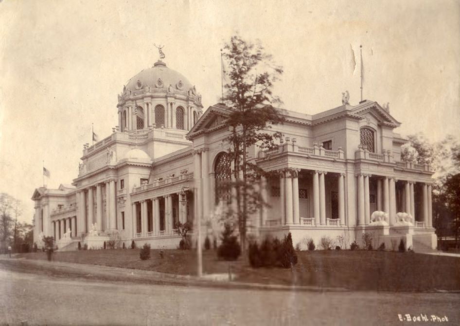 The Missouri building at the 1904 World's Fair in St. Louis. This was a temporary structure demolished after the fair. The World's Fair Pavilion was then built on this site.