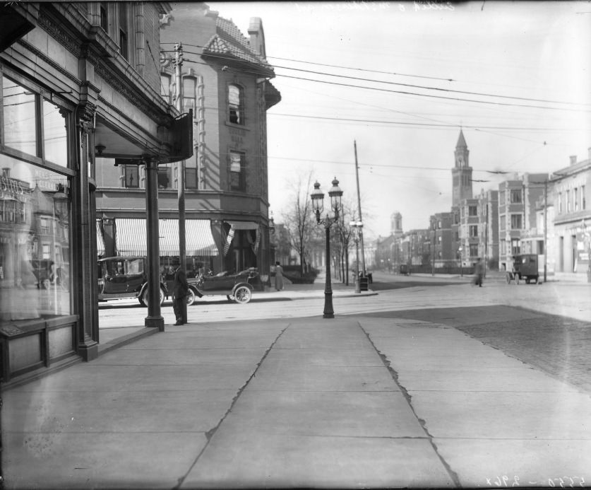 The intersection of North Euclid and McPherson Avenues, looking west along McPherson Avenue, 1907