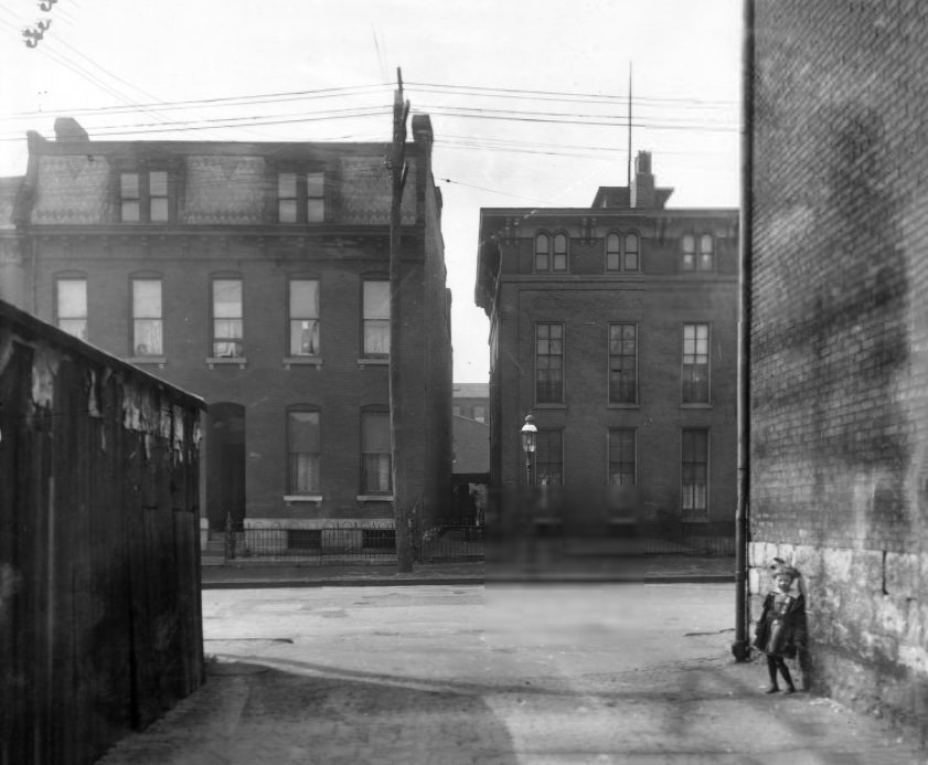 Front of Two Urban Residences, 1907