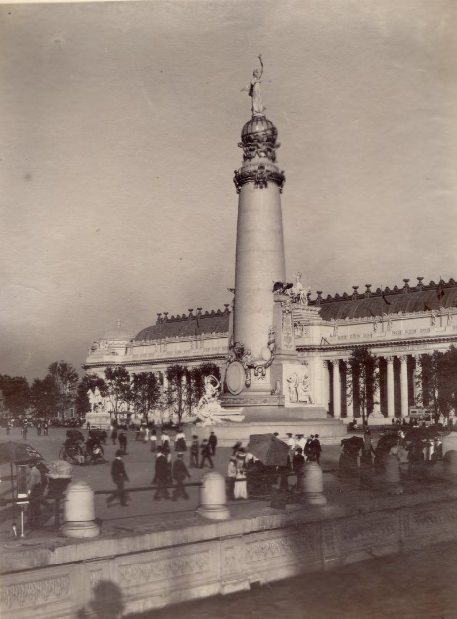 The Louisiana Monument at the 1904 World's Fair in St. Louis. The monument was in an area called the Plaza of St. Louis, and in this picture the Palace of Manufactures can be seen in the background.