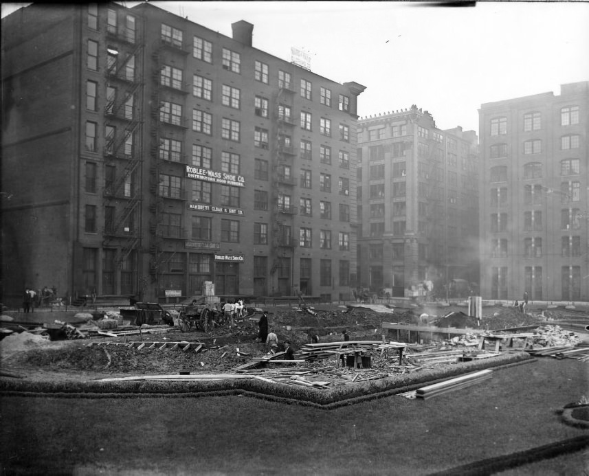 Construction taking place in Lucas Gardens Park, 1903