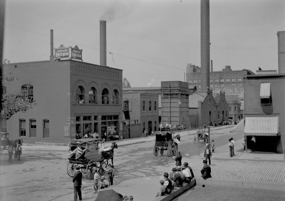 Horse-Drawn Carriages in Downtown Saint Louis, 1901