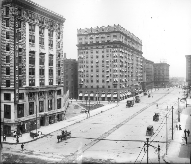 St. Louis Star newspaper building and Hotel Jefferson along North Tucker Boulevard, 1905