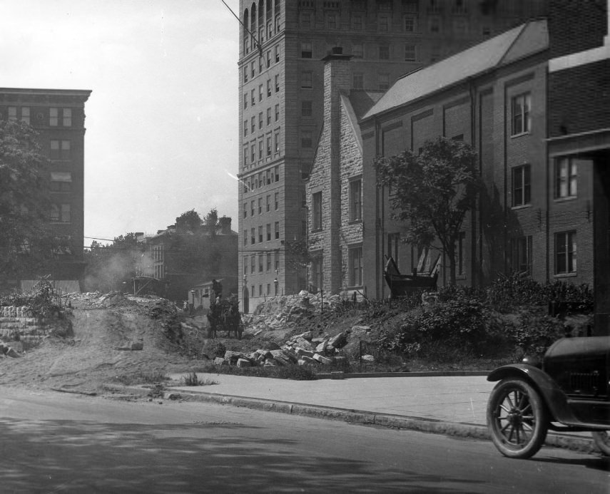 Site where house has just been demolished in the midst of an urban area, 1907