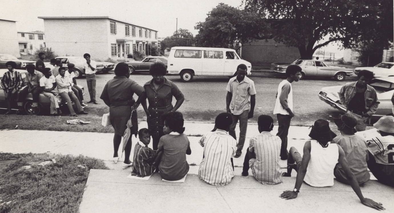 Students boycotting the closing of L.C. Anderson High School, 1971