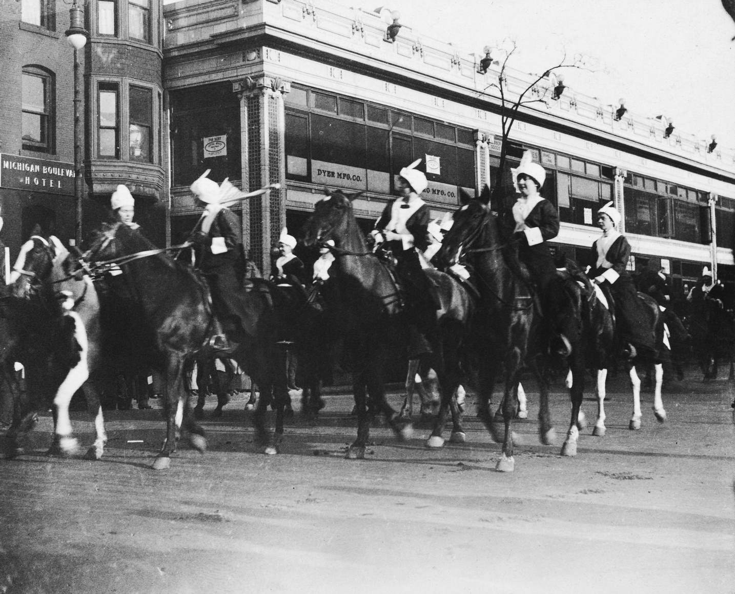 Suffragettes on horseback during a parade on Ingleside Ave, Chicago, 1915.