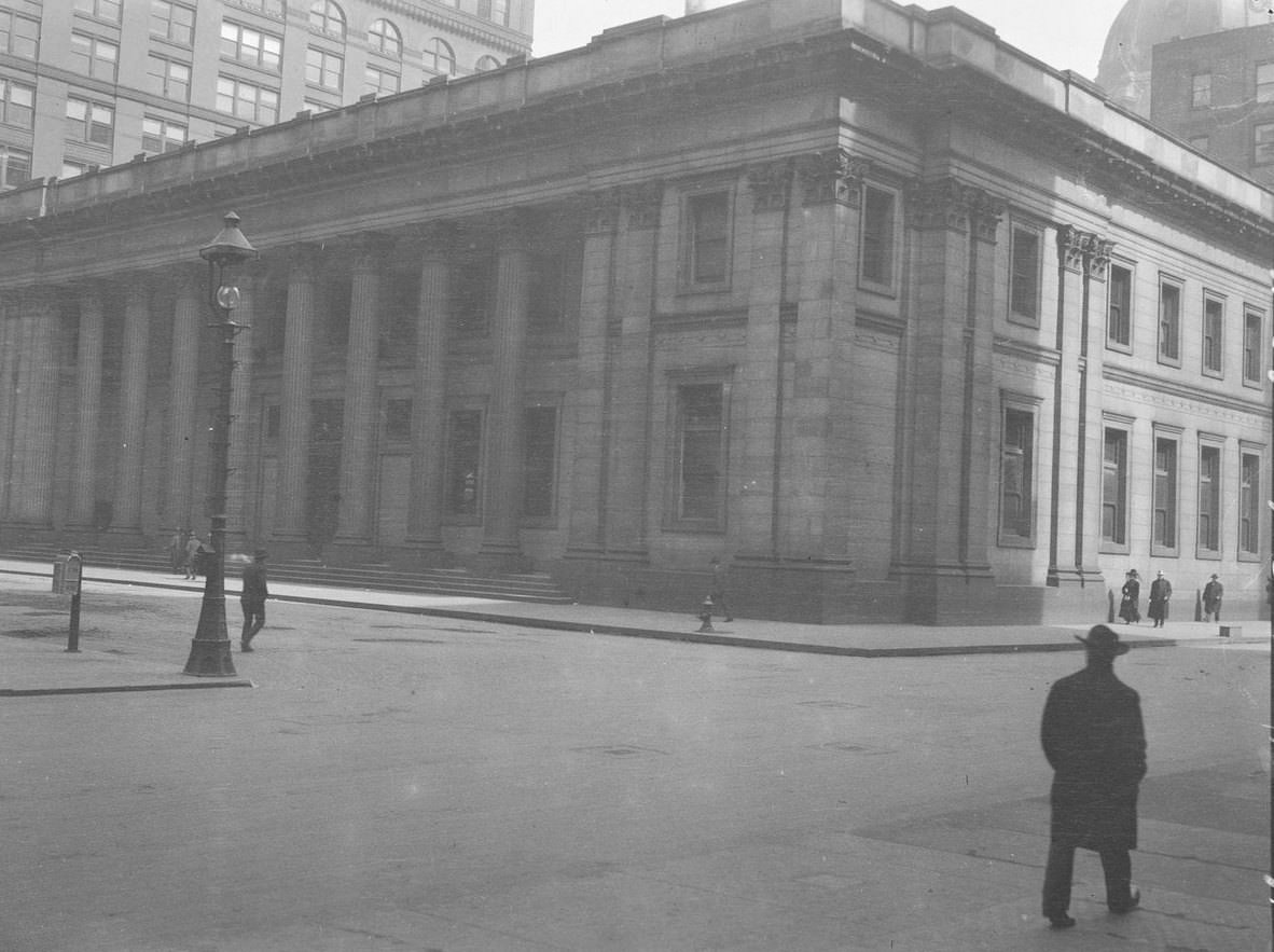 The northeast corner of Jackson Boulevard and LaSalle Street, Chicago, Illinois, 1910s.