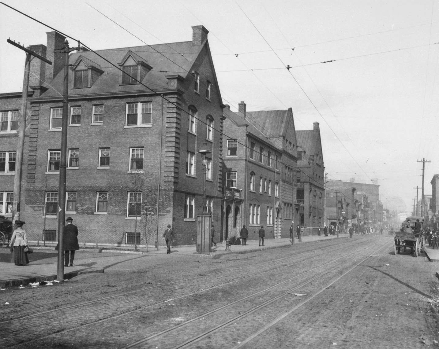 Hull House, the settlement house founded by Jane Addams and Ellen Gates Starr at 800 South Halsted Street in Chicago, 1910s.
