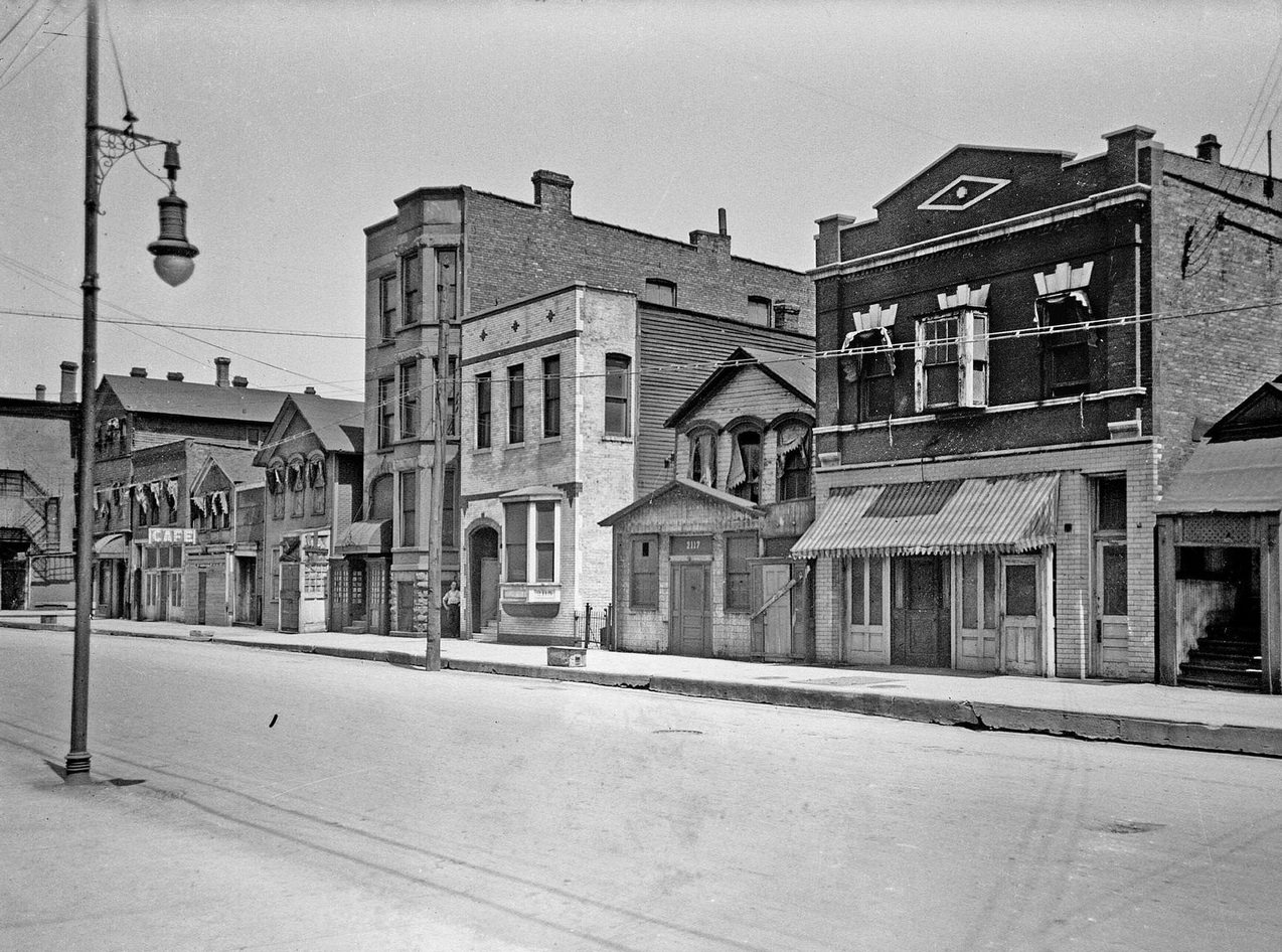 Houses on Federal Street, in the Levee District, Chicago, Illinois, 1914.