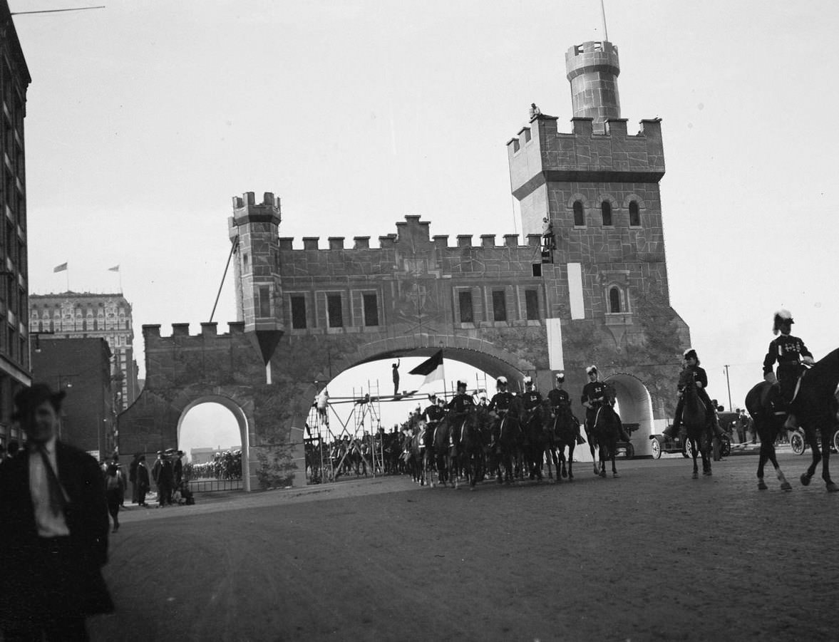 Knights Templar parade, Chicago, Illinois, August 9, 1910.