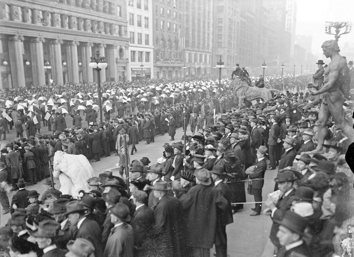 A parade held by the National Republican Party in support of presidential candidate Hughes, Chicago, Illinois, November 4, 1916.