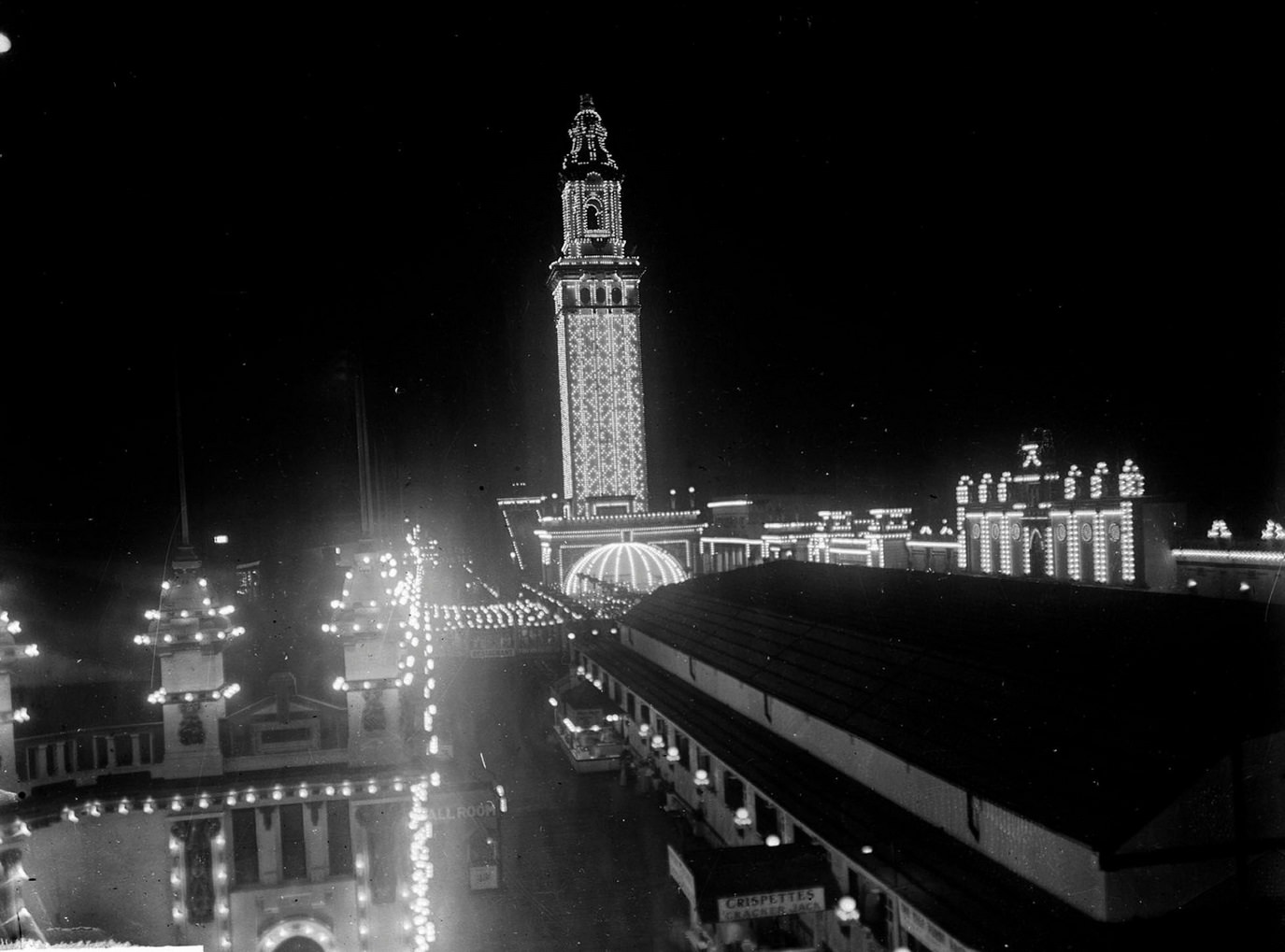 White City at night, located at 63rd Street and King Drive, Chicago, Illinois, July 9, 1916.