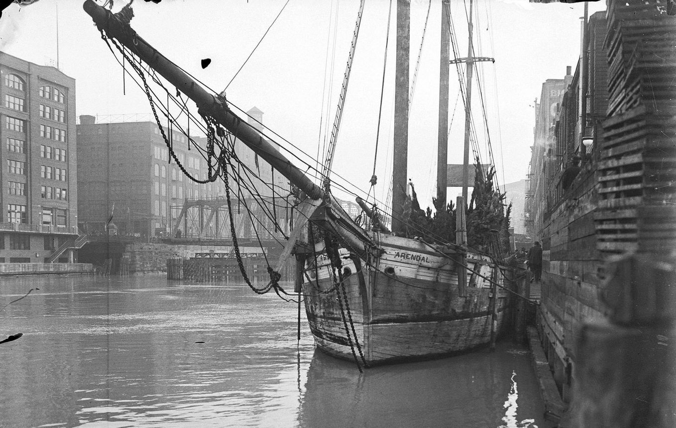 Schooner Arendal, docked at Clark Street, to deliver Michigan-grown Christmas trees, Chicago, Illinois, December 3, 1914.