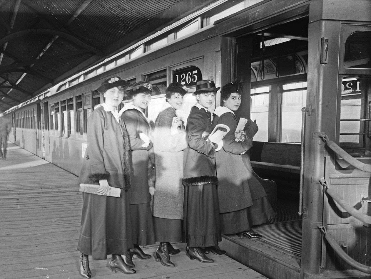 Five women getting on an open-air elevated train car, Chicago, Illinois, November 1, 1915.