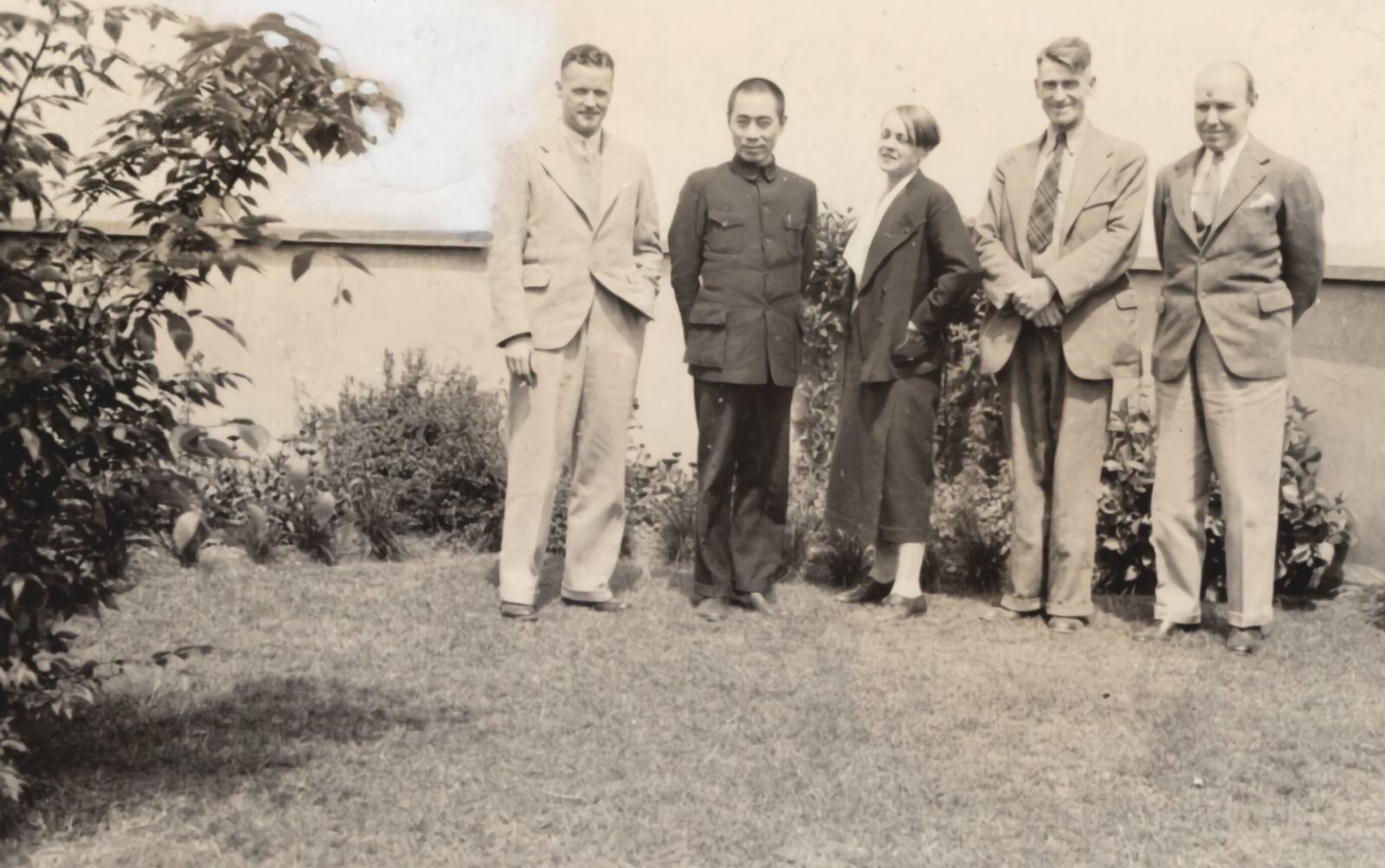 My friends of Hankow Days: Major Frank Dorn; General Chou En-lai (Zhou Enlai), representing the Chinese Communists in the Chinese Government; Lieutenant Evans F. Carlson; Mr. Robert Jarvis, American Consular official. Agnes Smedley is in the center. 1937-1940