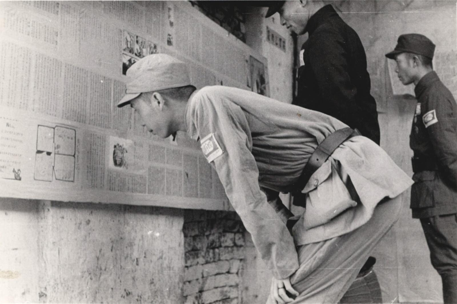 Wall newspaper in the Administrative Training School, Lihwang (Lihuang), Anhwei (Anhui), in the enemy rear. 1937-1940