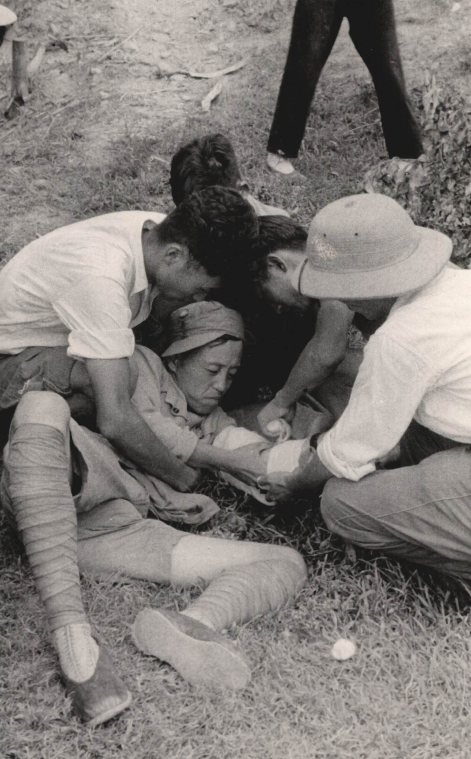 In the center is a doctor of the New Fourth Army, wounded, whose dressing is being changed. 1937-1940