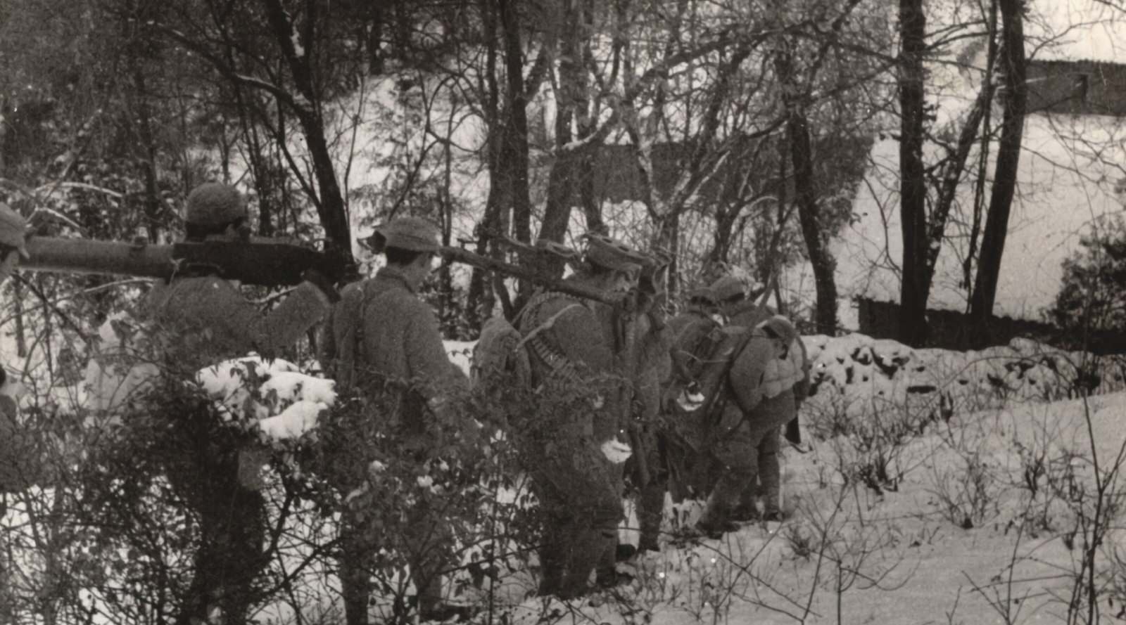 New Fourth Army guerrillas marched against the Japanese During a snowstorm. 1937-1940