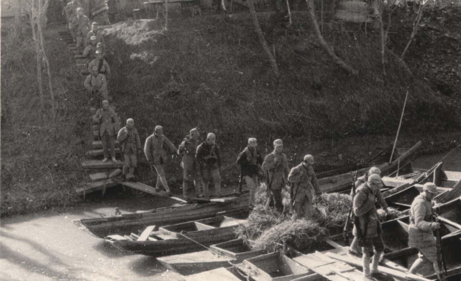 A column of men of the New 4th Army Storm Guerrilla cross streams on boats. 1937-1940