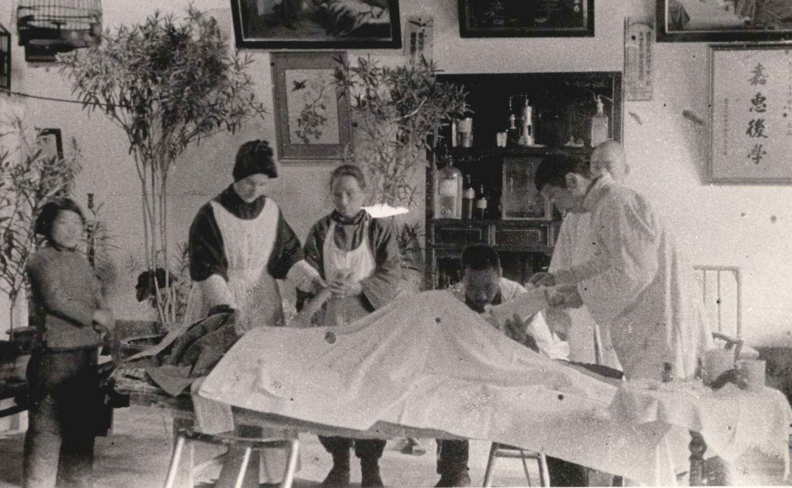 Unidentified operating room, 1937-1940