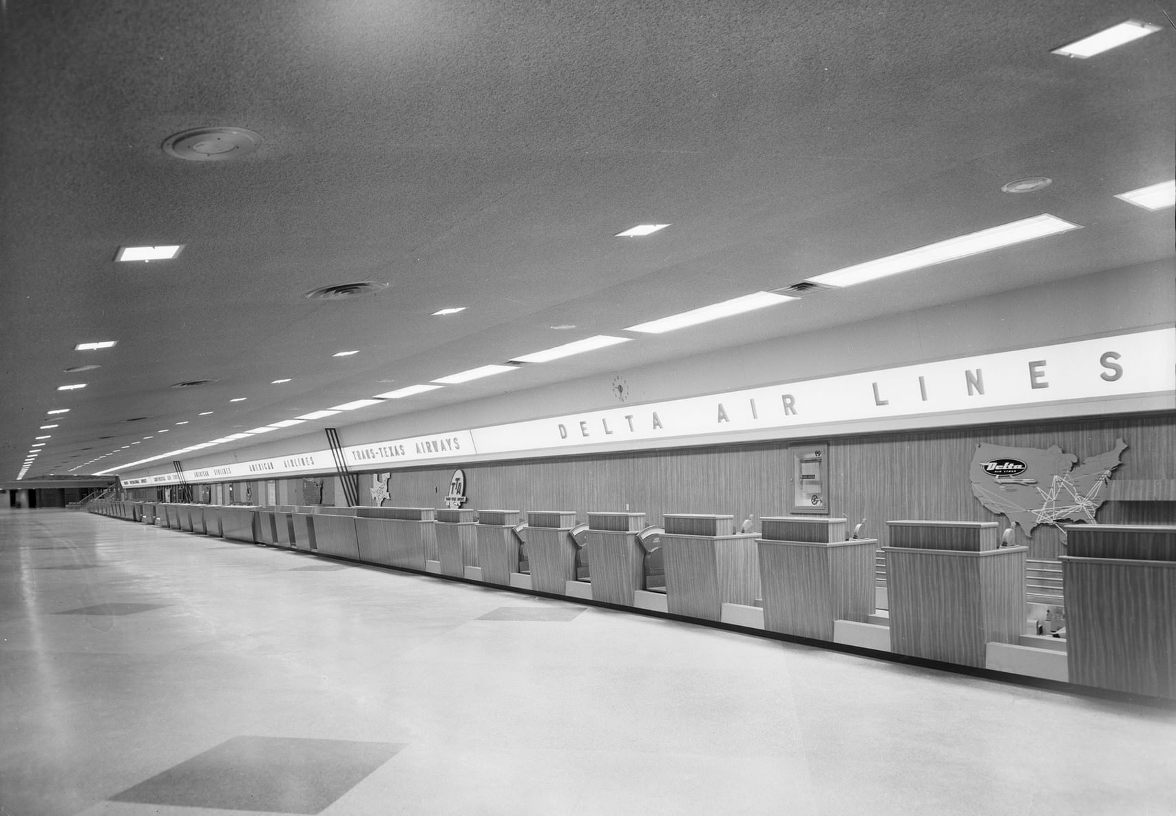 Delta ticket counters at Dallas Love Field, Texas, 1958