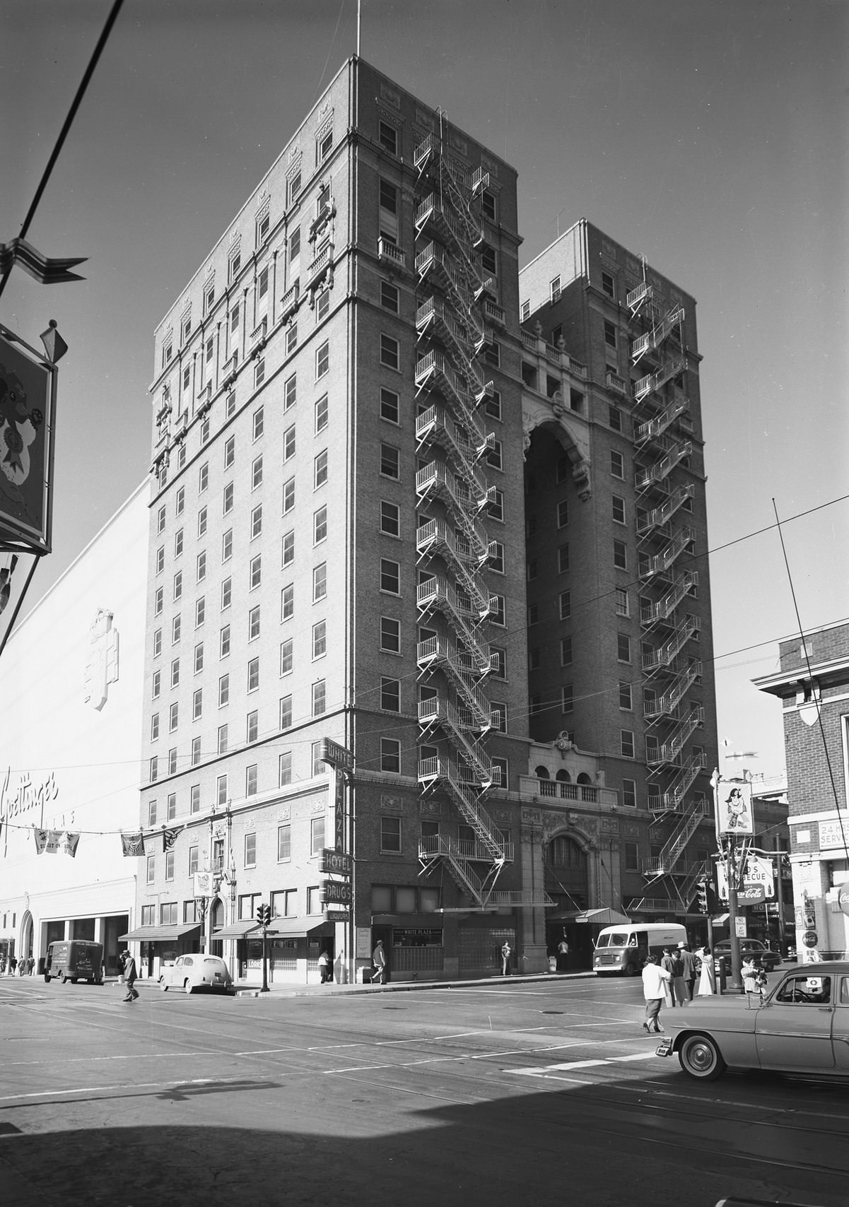 White Plaza Hotel, downtown Dallas, Texas, 1954