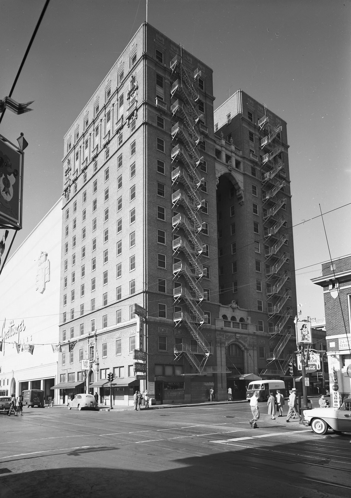 White Plaza Hotel, downtown Dallas, Texas, 1954