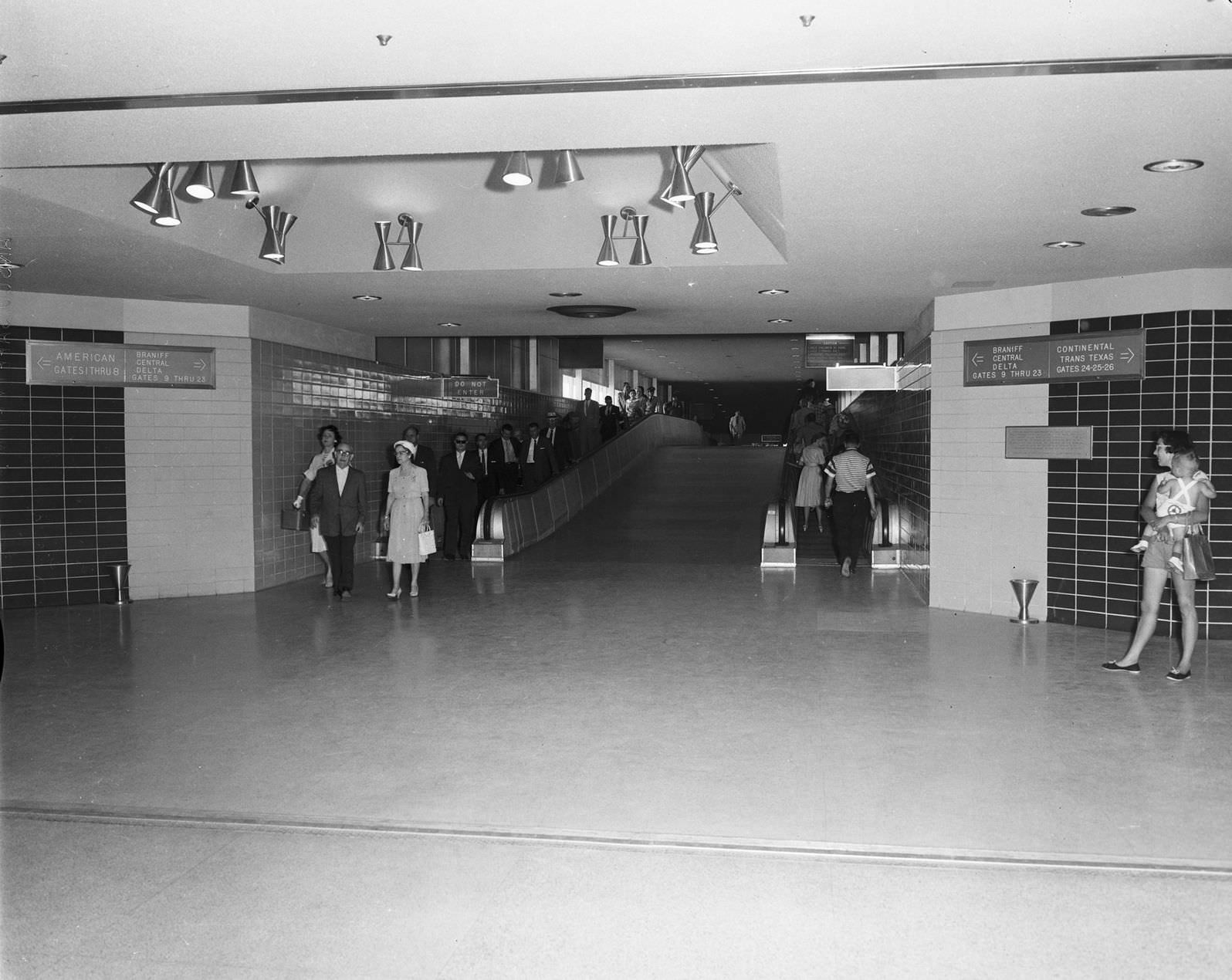 Love Field, interior, Dallas, Texas, 1958