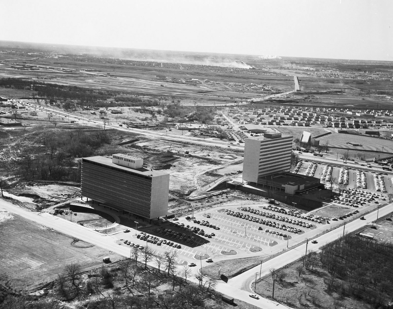 Braniff Airways and Exchange Bank buildings with Dallas Love Field, 1950