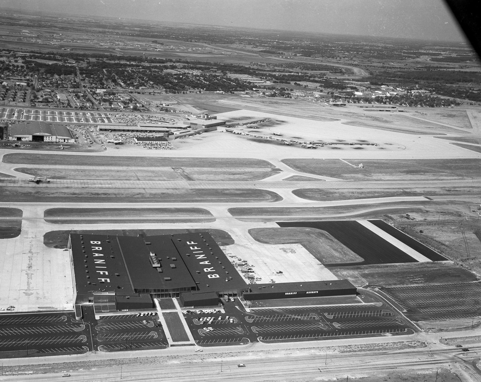 Braniff Hanger at Love Field, Dallas, 1950