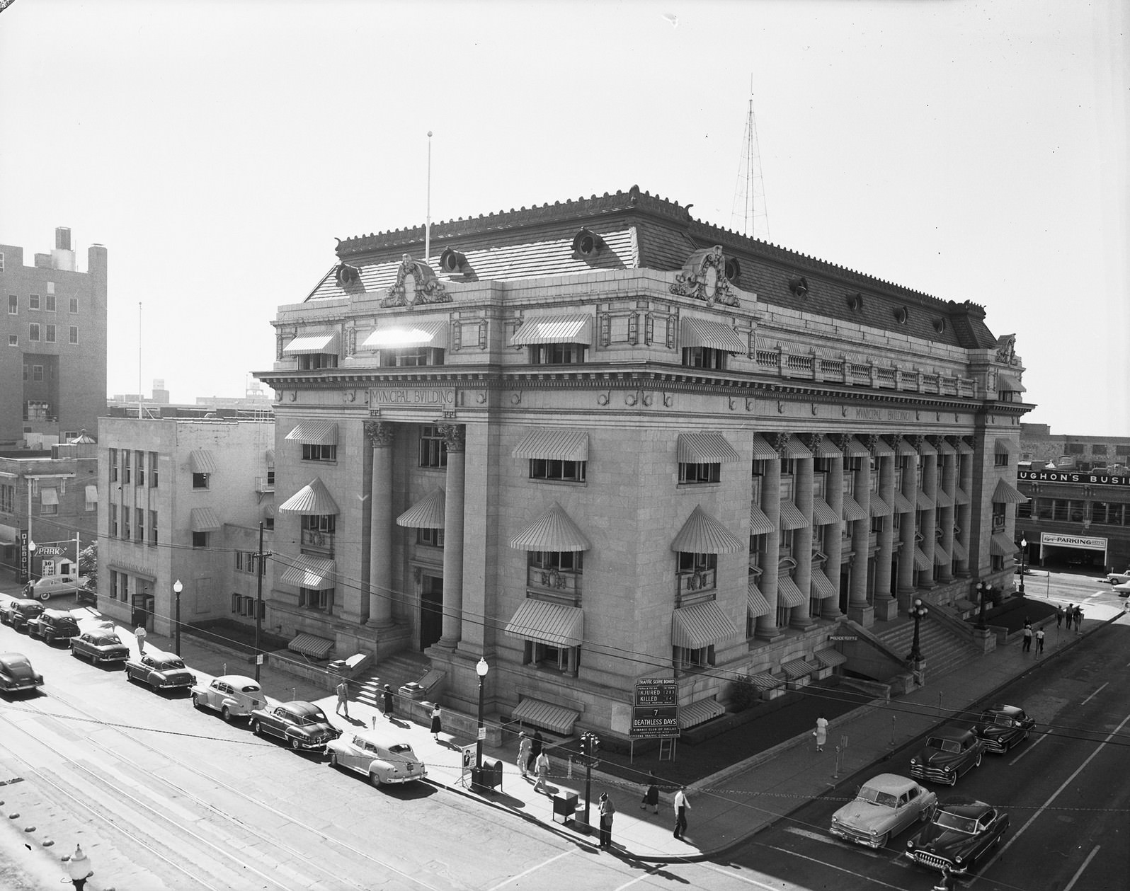 Downtown Dallas with city hall building, 1952