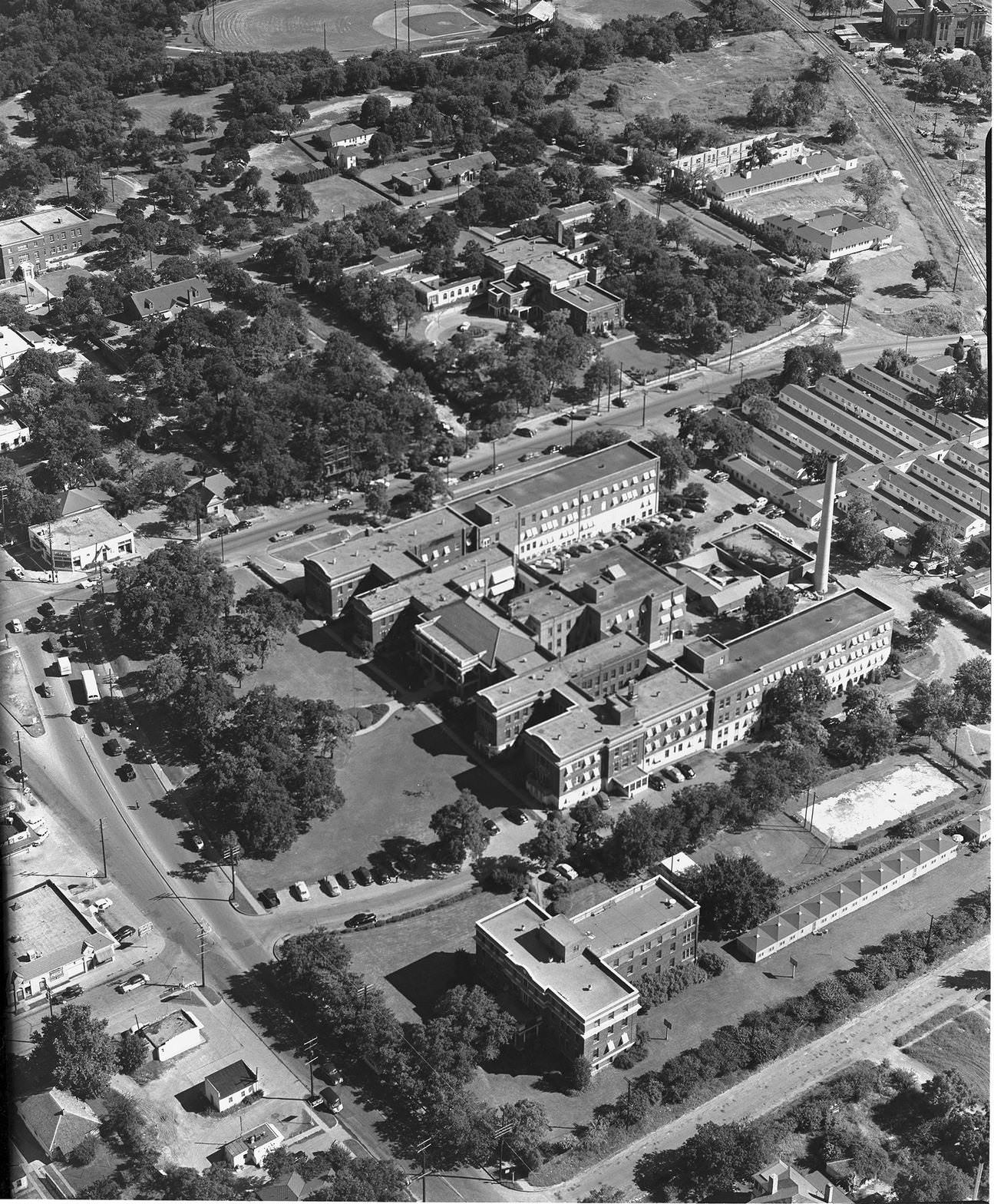 Aerial view of Parkland Hospital, 1950