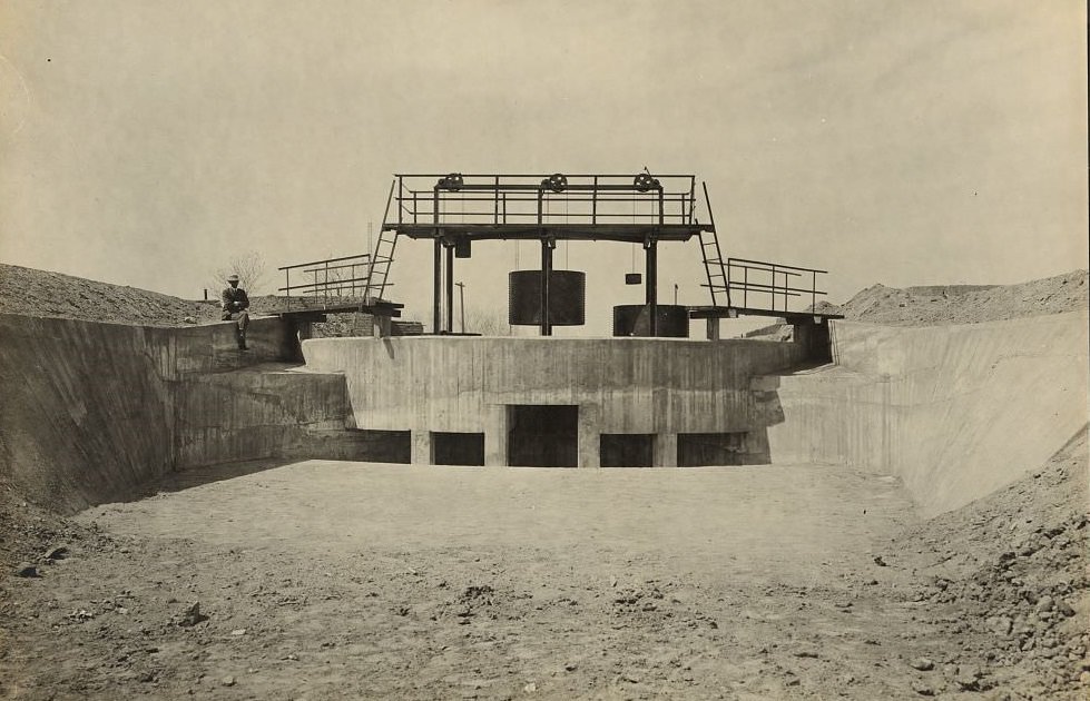Newly designed canal structure in Franklin Canal, El Paso Valley, 1900s