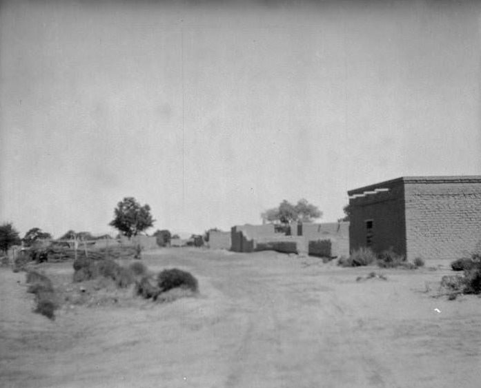 Road with adobe houses, 1907