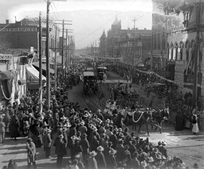 Parade in downtown El Paso, 1907
