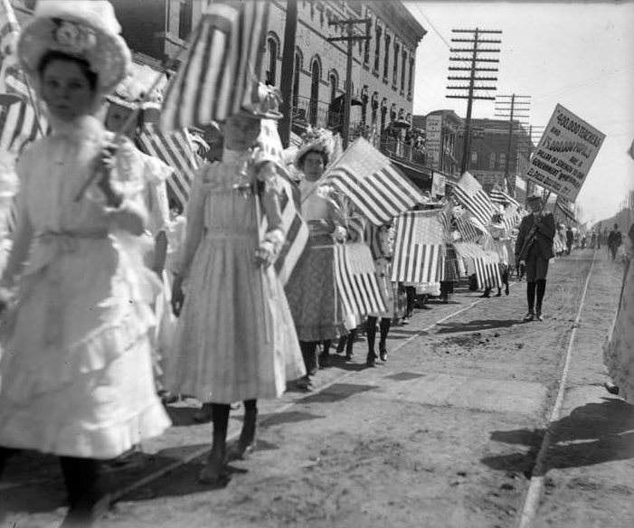 Women on parade, McKinley visit, 1907
