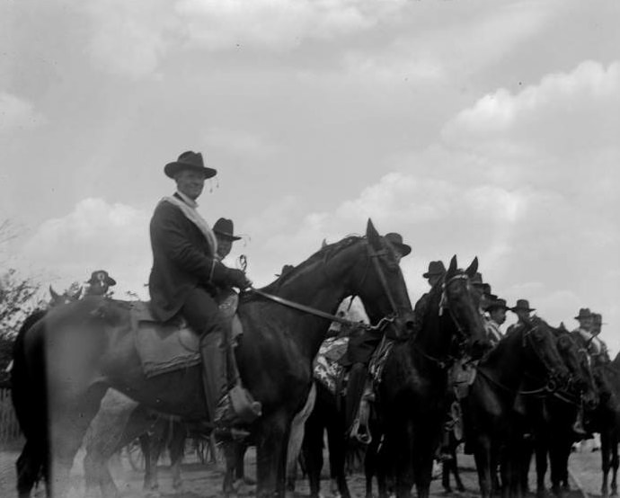 Men on horseback, 1907