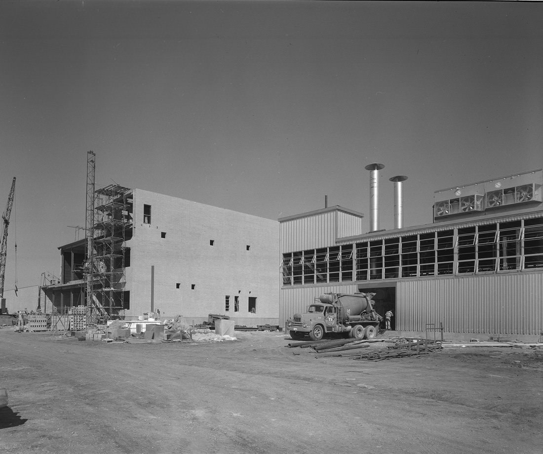 Carling Brewery, Fort Worth, construction, powerhouse and brewhouse before the silos, 1963