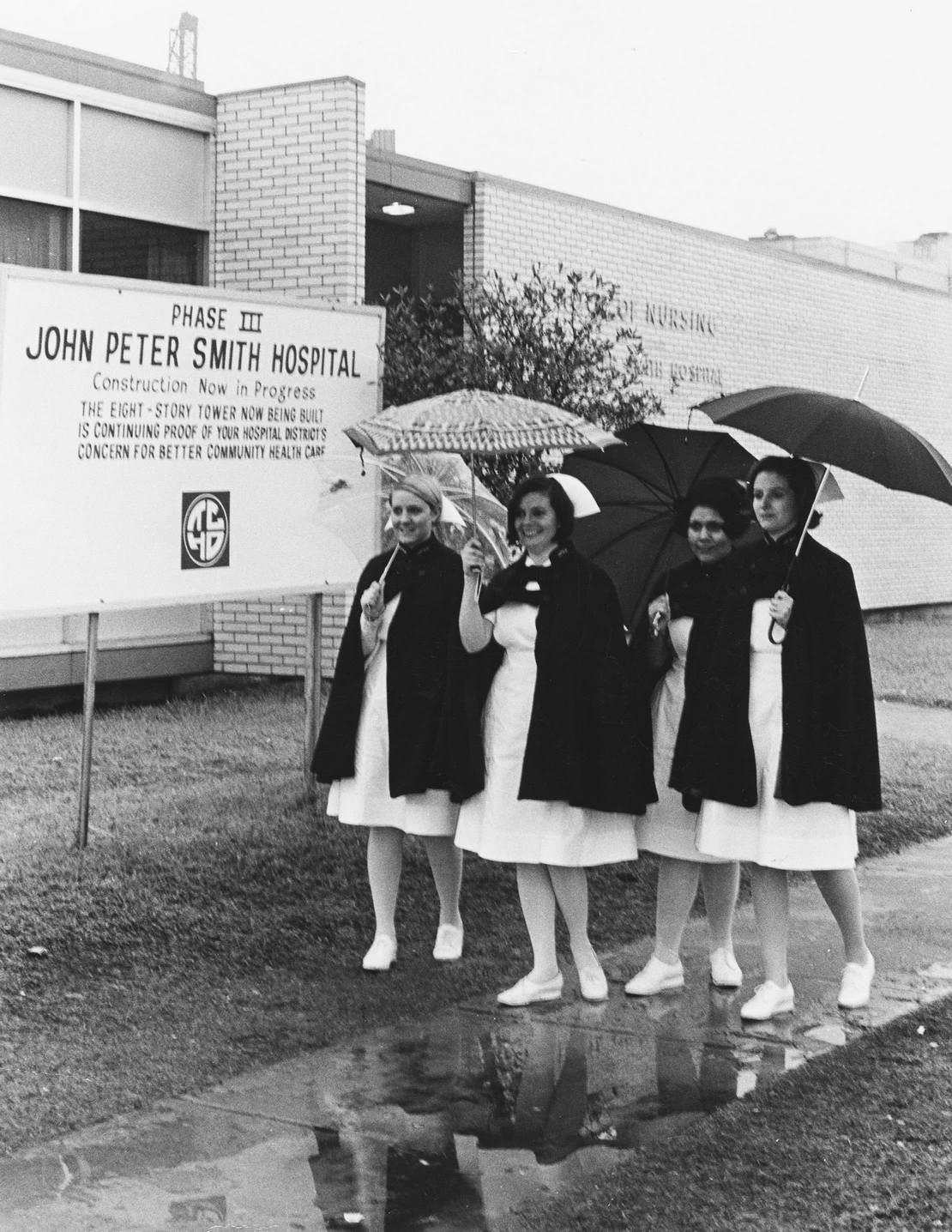 John Peter Smith Hospital students in front of the new school in Fort Worth, Texas, 1964