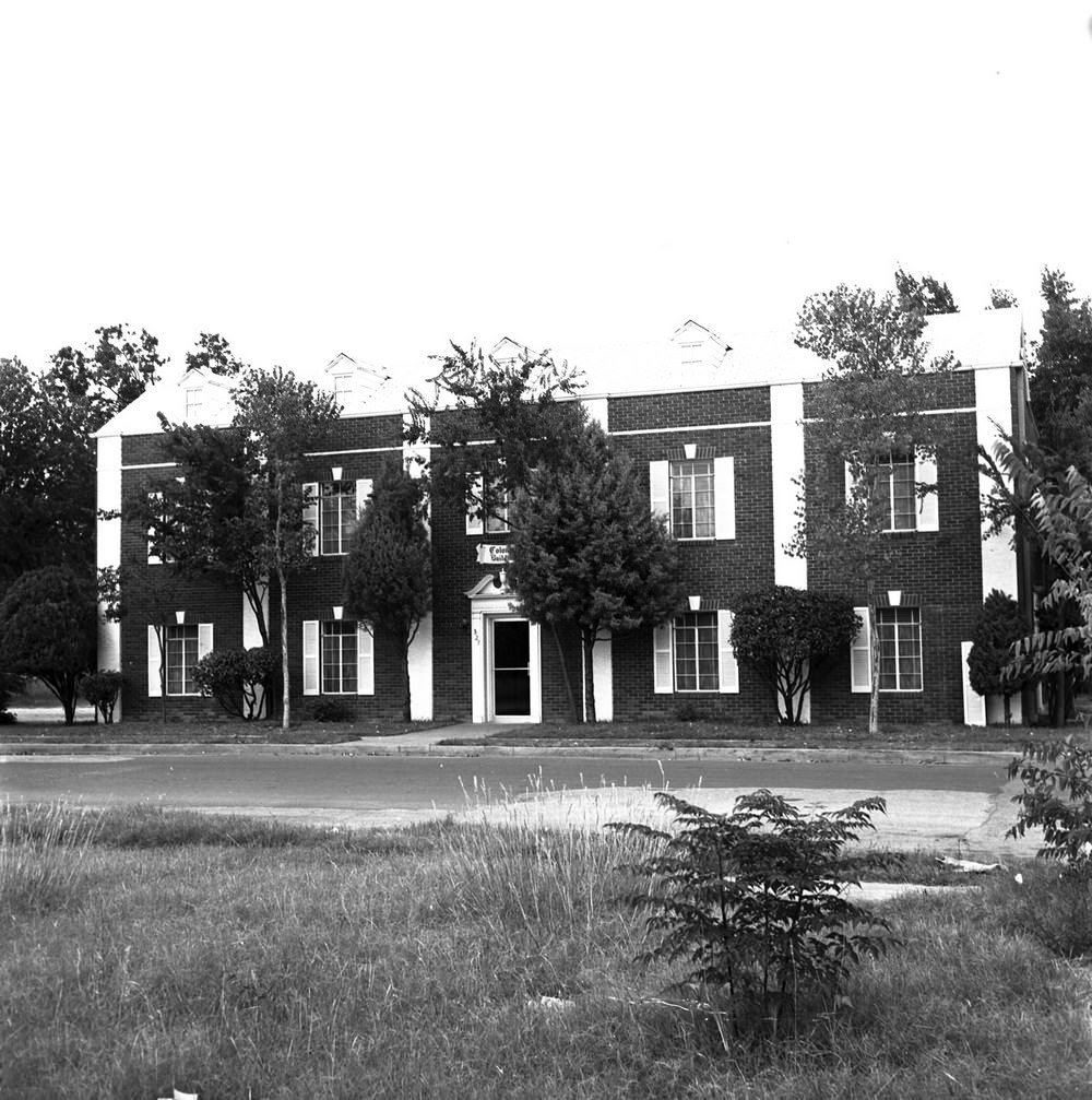 Exterior of the new Fort Worth State Adult Mental Health Clinic, 1962