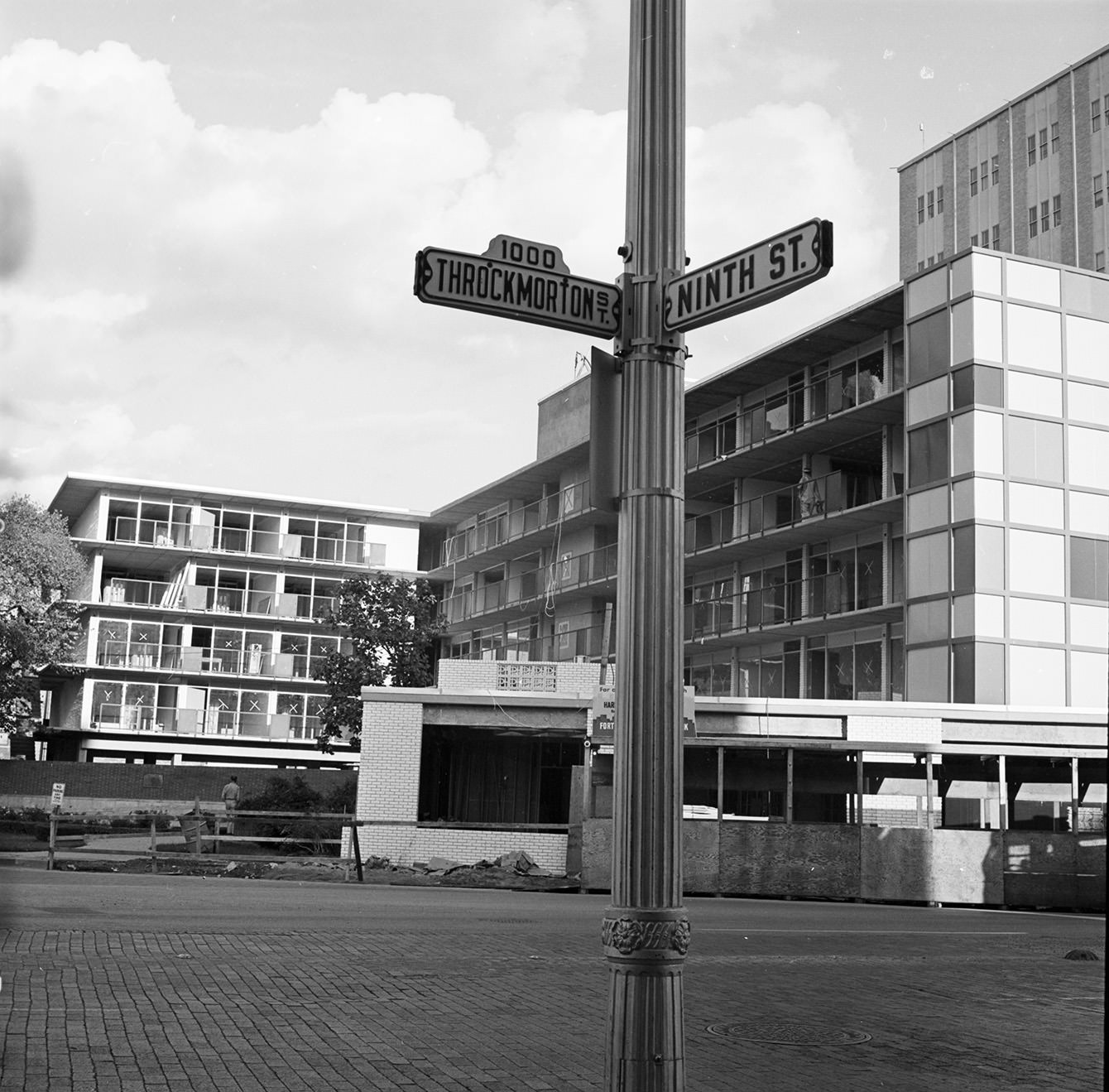 Downtowner Motor Inn Hotel at Throckmorton Street and 9th Street, Fort Worth, Texas, 1964