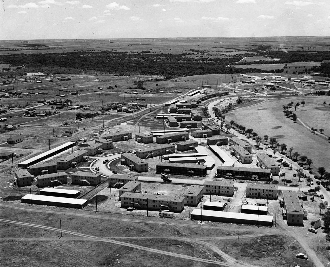 Aerial of new construction around Ridglea Country Club, 1960