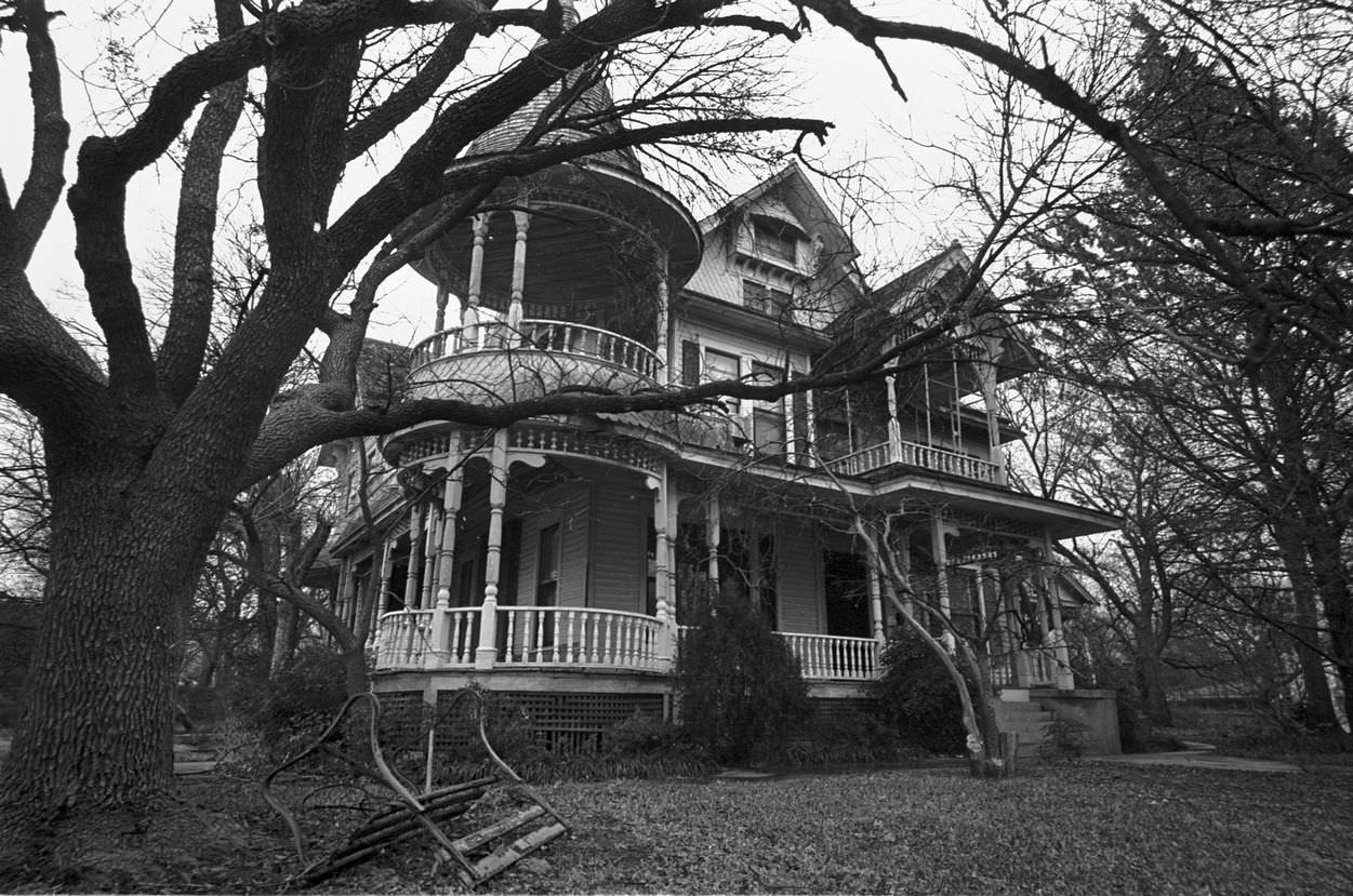 Exterior of McCart residence, Arlington Heights, Fort Worth, Texas, 1969