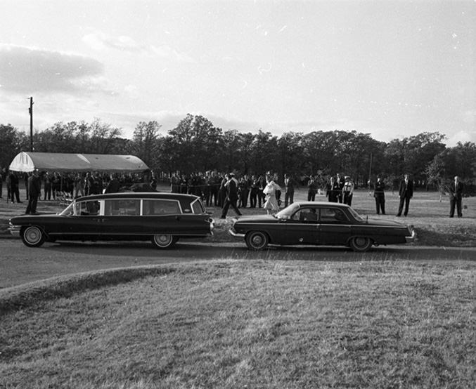 Lee Harvey Oswald's funeral, Fort Worth's Rose Hill Cemetery, 1963